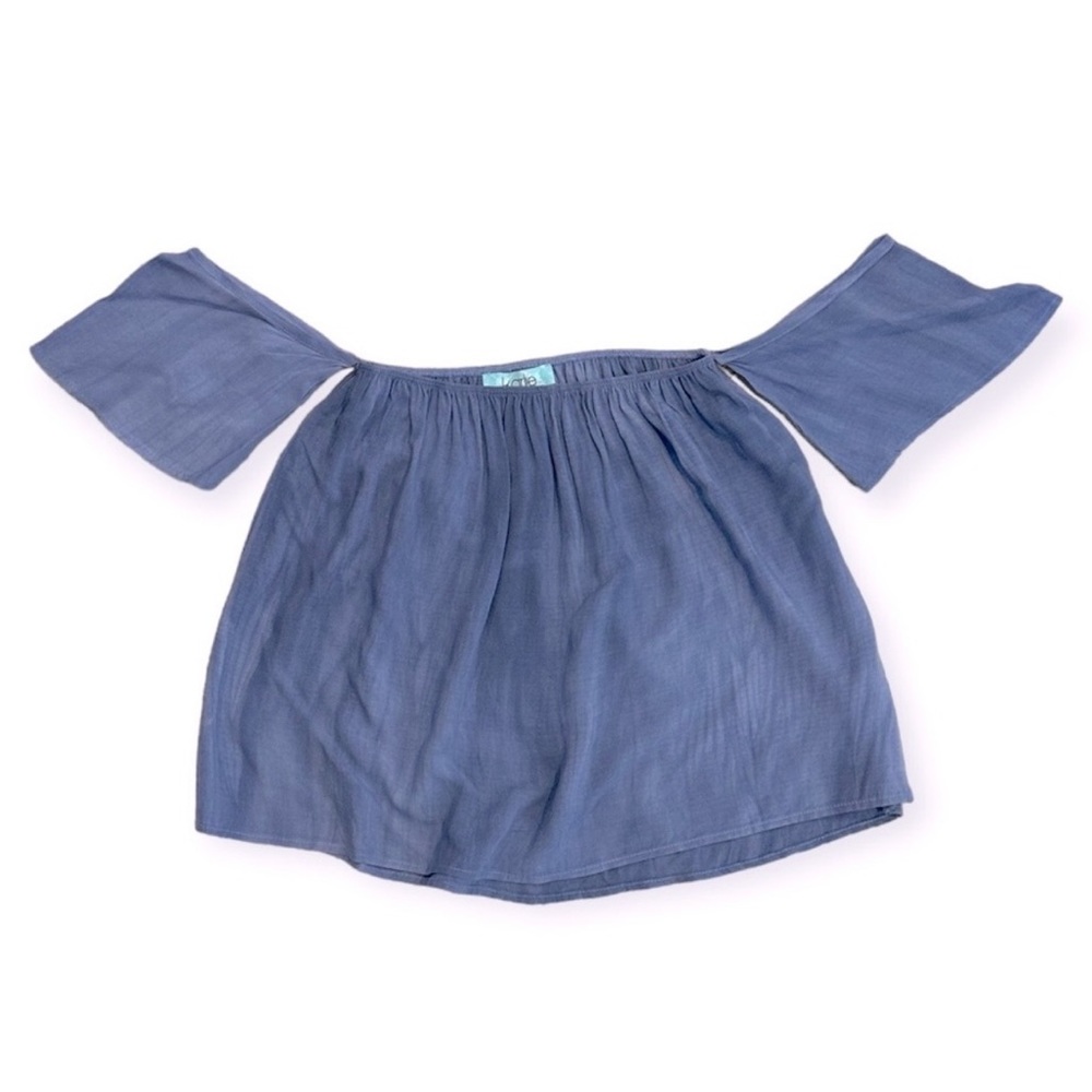 Karlie Off Shoulder Blouse / Top in Light Blue / Chambray size women’s medium